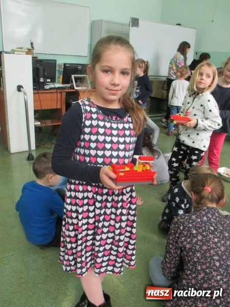 Zdjęcie w galerii na portalu naszraciborz.pl: Przedszkolaki w krainie klocków Lego w ZSOMS  wiadomości z regionu