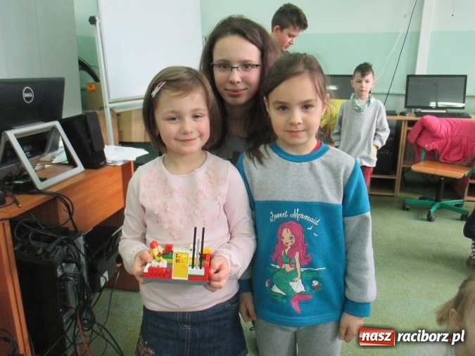 Zdjęcie w galerii na portalu naszraciborz.pl: Przedszkolaki w krainie klocków Lego w ZSOMS  wiadomości z regionu