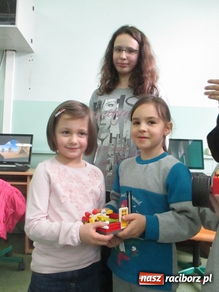 Zdjęcie w galerii na portalu naszraciborz.pl: Przedszkolaki w krainie klocków Lego w ZSOMS  wiadomości z regionu