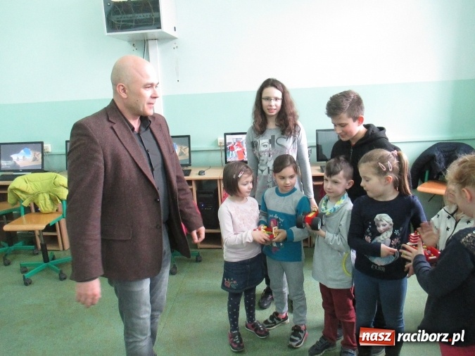 Zdjęcie w galerii na portalu naszraciborz.pl: Przedszkolaki w krainie klocków Lego w ZSOMS  wiadomości z regionu