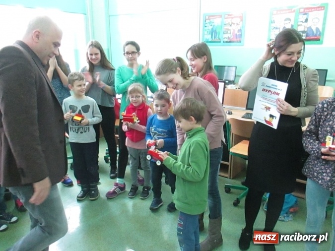 Zdjęcie w galerii na portalu naszraciborz.pl: Przedszkolaki w krainie klocków Lego w ZSOMS  wiadomości z regionu