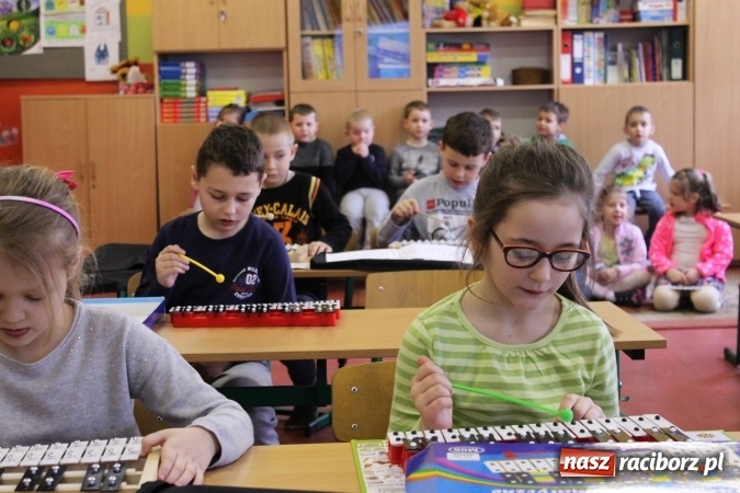 Zdjęcie w galerii na portalu naszraciborz.pl: Dzień otwarty w SP 2 z wiosną w tle  wiadomości z regionu
