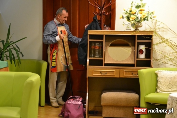 Zdjęcie w galerii na portalu naszraciborz.pl: Rozmówki na linii - premiera spektaklu na Zamku Piastowskim  wiadomości z regionu