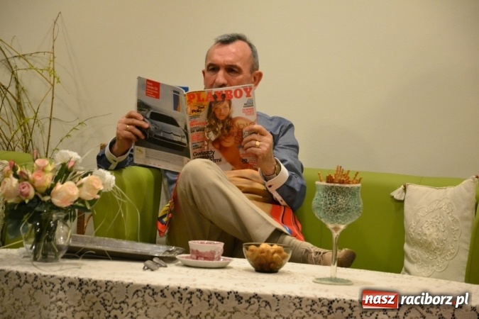 Zdjęcie w galerii na portalu naszraciborz.pl: Rozmówki na linii - premiera spektaklu na Zamku Piastowskim  wiadomości z regionu