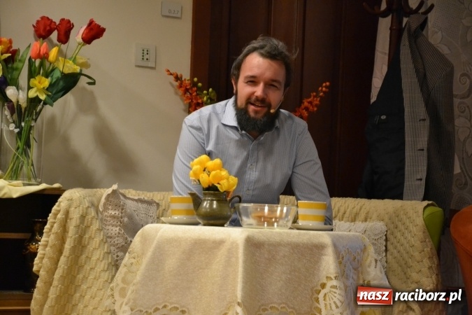 Zdjęcie w galerii na portalu naszraciborz.pl: Rozmówki na linii - premiera spektaklu na Zamku Piastowskim  wiadomości z regionu