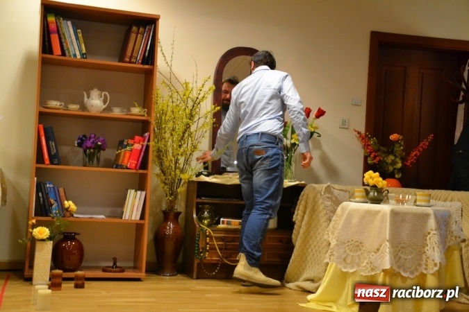 Zdjęcie w galerii na portalu naszraciborz.pl: Rozmówki na linii - premiera spektaklu na Zamku Piastowskim  wiadomości z regionu