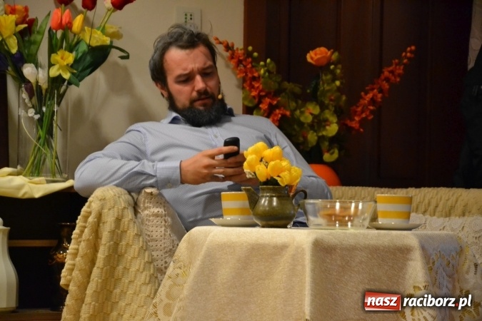 Zdjęcie w galerii na portalu naszraciborz.pl: Rozmówki na linii - premiera spektaklu na Zamku Piastowskim  wiadomości z regionu