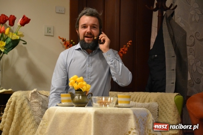 Zdjęcie w galerii na portalu naszraciborz.pl: Rozmówki na linii - premiera spektaklu na Zamku Piastowskim  wiadomości z regionu