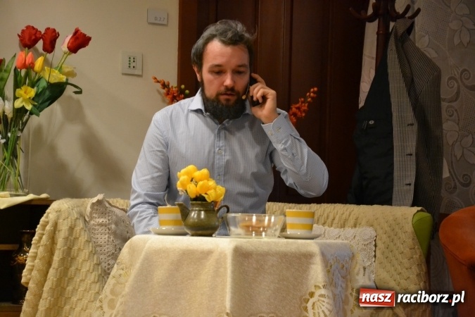 Zdjęcie w galerii na portalu naszraciborz.pl: Rozmówki na linii - premiera spektaklu na Zamku Piastowskim  wiadomości z regionu