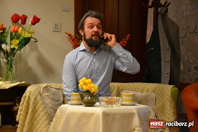 Zdjęcie w galerii na portalu naszraciborz.pl: Rozmówki na linii - premiera spektaklu na Zamku Piastowskim  wiadomości z regionu