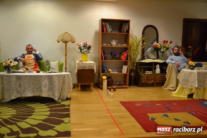 Zdjęcie w galerii na portalu naszraciborz.pl: Rozmówki na linii - premiera spektaklu na Zamku Piastowskim  wiadomości z regionu