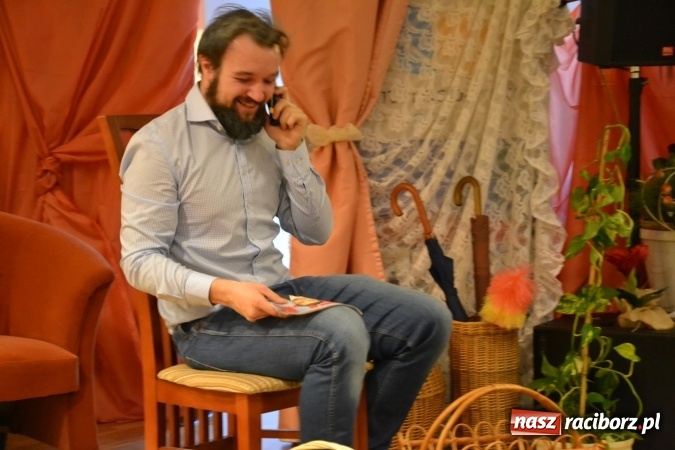 Zdjęcie w galerii na portalu naszraciborz.pl: Rozmówki na linii - premiera spektaklu na Zamku Piastowskim  wiadomości z regionu