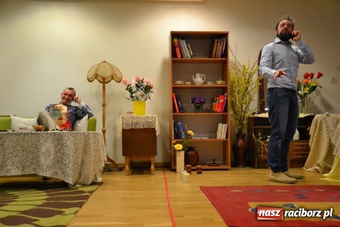 Zdjęcie w galerii na portalu naszraciborz.pl: Rozmówki na linii - premiera spektaklu na Zamku Piastowskim  wiadomości z regionu