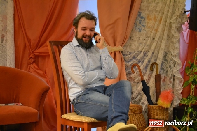 Zdjęcie w galerii na portalu naszraciborz.pl: Rozmówki na linii - premiera spektaklu na Zamku Piastowskim  wiadomości z regionu