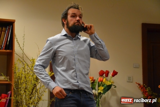 Zdjęcie w galerii na portalu naszraciborz.pl: Rozmówki na linii - premiera spektaklu na Zamku Piastowskim  wiadomości z regionu