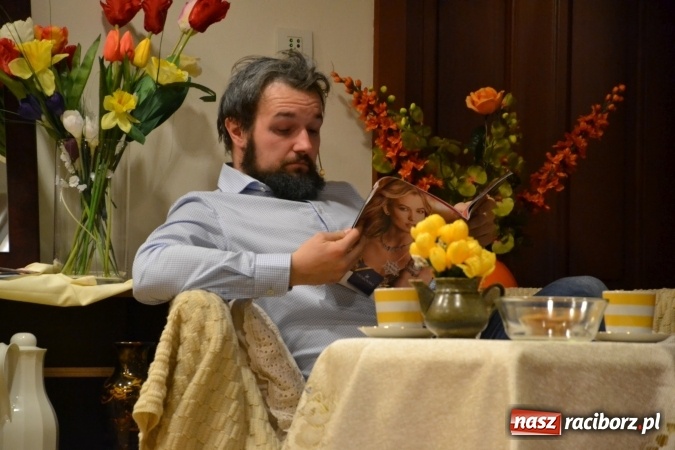 Zdjęcie w galerii na portalu naszraciborz.pl: Rozmówki na linii - premiera spektaklu na Zamku Piastowskim  wiadomości z regionu