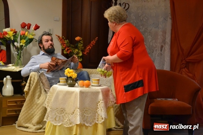 Zdjęcie w galerii na portalu naszraciborz.pl: Rozmówki na linii - premiera spektaklu na Zamku Piastowskim  wiadomości z regionu