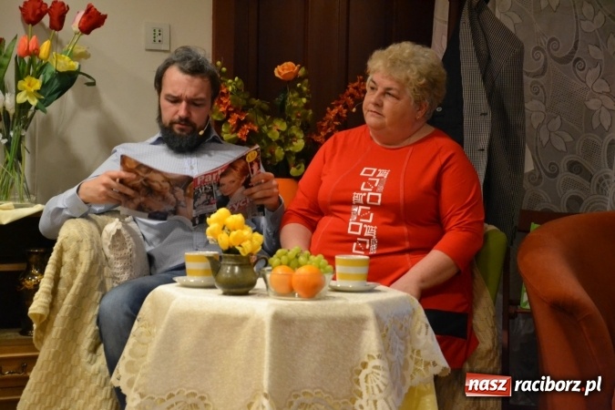 Zdjęcie w galerii na portalu naszraciborz.pl: Rozmówki na linii - premiera spektaklu na Zamku Piastowskim  wiadomości z regionu