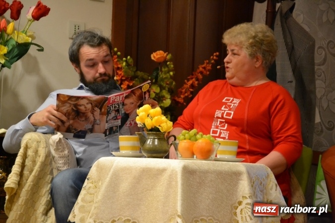 Zdjęcie w galerii na portalu naszraciborz.pl: Rozmówki na linii - premiera spektaklu na Zamku Piastowskim  wiadomości z regionu