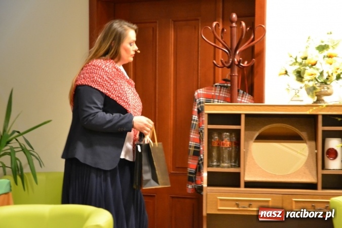 Zdjęcie w galerii na portalu naszraciborz.pl: Rozmówki na linii - premiera spektaklu na Zamku Piastowskim  wiadomości z regionu