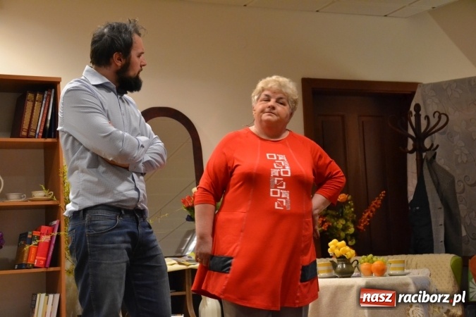 Zdjęcie w galerii na portalu naszraciborz.pl: Rozmówki na linii - premiera spektaklu na Zamku Piastowskim  wiadomości z regionu