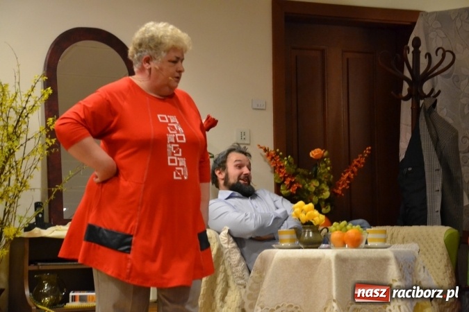 Zdjęcie w galerii na portalu naszraciborz.pl: Rozmówki na linii - premiera spektaklu na Zamku Piastowskim  wiadomości z regionu