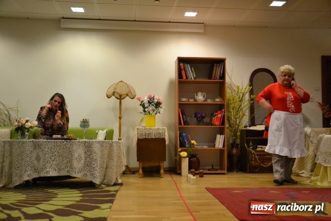 Zdjęcie w galerii na portalu naszraciborz.pl: Rozmówki na linii - premiera spektaklu na Zamku Piastowskim  wiadomości z regionu