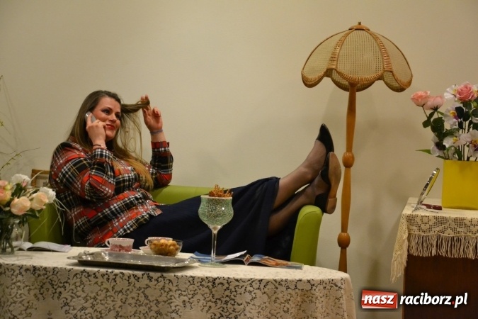 Zdjęcie w galerii na portalu naszraciborz.pl: Rozmówki na linii - premiera spektaklu na Zamku Piastowskim  wiadomości z regionu
