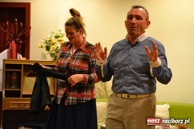 Zdjęcie w galerii na portalu naszraciborz.pl: Rozmówki na linii - premiera spektaklu na Zamku Piastowskim  wiadomości z regionu