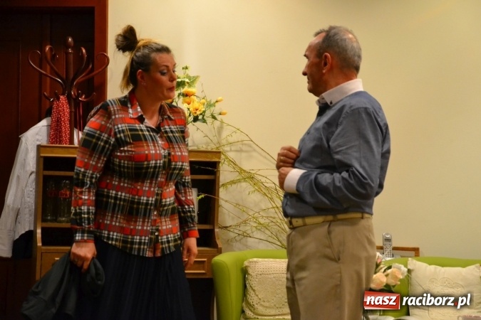 Zdjęcie w galerii na portalu naszraciborz.pl: Rozmówki na linii - premiera spektaklu na Zamku Piastowskim  wiadomości z regionu