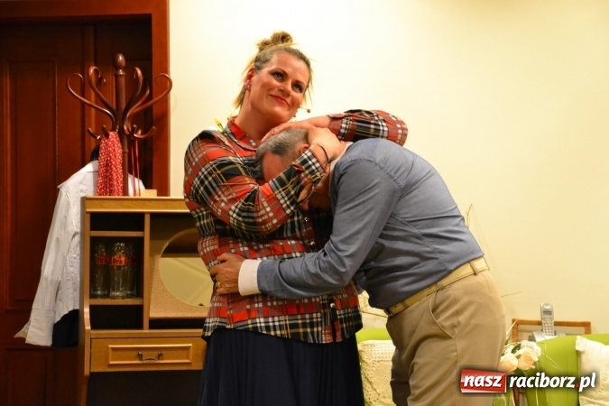 Zdjęcie w galerii na portalu naszraciborz.pl: Rozmówki na linii - premiera spektaklu na Zamku Piastowskim  wiadomości z regionu