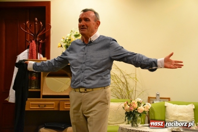 Zdjęcie w galerii na portalu naszraciborz.pl: Rozmówki na linii - premiera spektaklu na Zamku Piastowskim  wiadomości z regionu