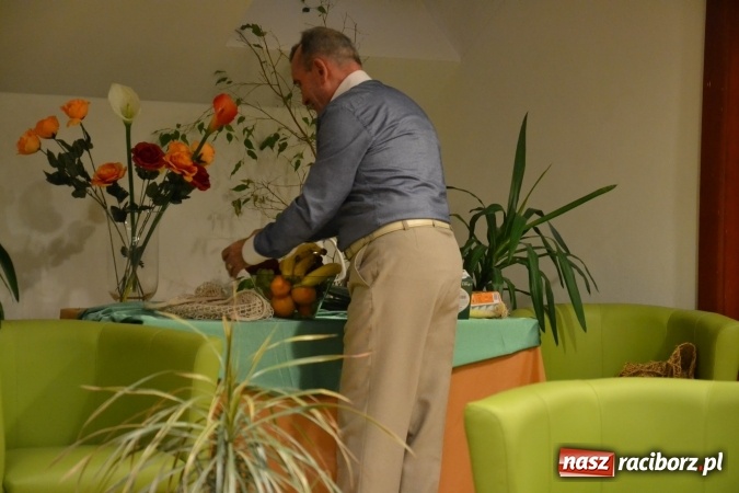 Zdjęcie w galerii na portalu naszraciborz.pl: Rozmówki na linii - premiera spektaklu na Zamku Piastowskim  wiadomości z regionu