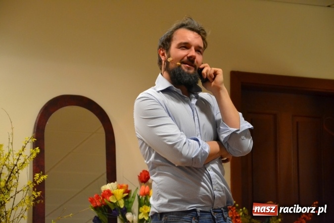 Zdjęcie w galerii na portalu naszraciborz.pl: Rozmówki na linii - premiera spektaklu na Zamku Piastowskim  wiadomości z regionu