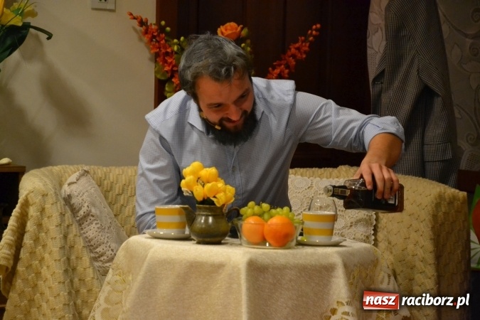 Zdjęcie w galerii na portalu naszraciborz.pl: Rozmówki na linii - premiera spektaklu na Zamku Piastowskim  wiadomości z regionu