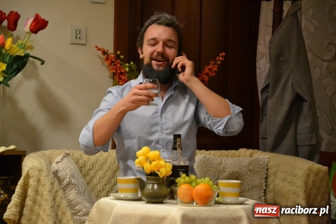 Zdjęcie w galerii na portalu naszraciborz.pl: Rozmówki na linii - premiera spektaklu na Zamku Piastowskim  wiadomości z regionu