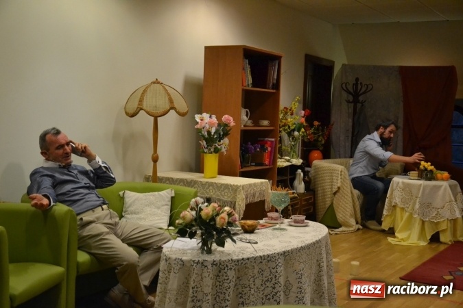 Zdjęcie w galerii na portalu naszraciborz.pl: Rozmówki na linii - premiera spektaklu na Zamku Piastowskim  wiadomości z regionu