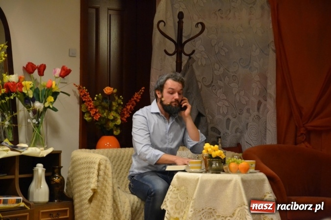 Zdjęcie w galerii na portalu naszraciborz.pl: Rozmówki na linii - premiera spektaklu na Zamku Piastowskim  wiadomości z regionu