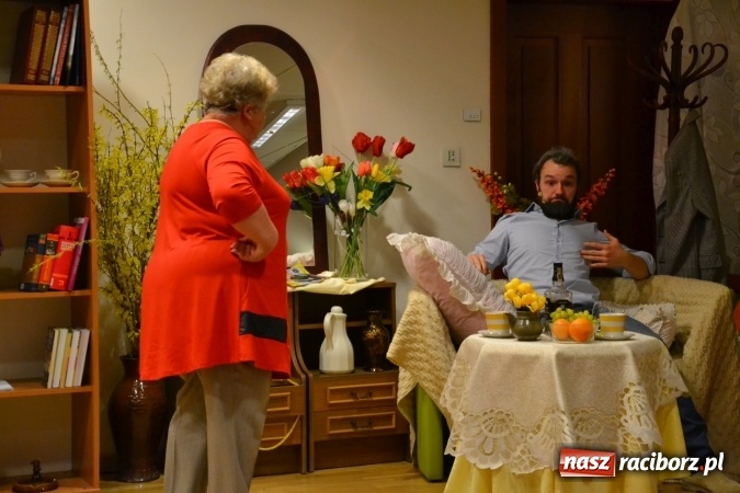 Zdjęcie w galerii na portalu naszraciborz.pl: Rozmówki na linii - premiera spektaklu na Zamku Piastowskim  wiadomości z regionu