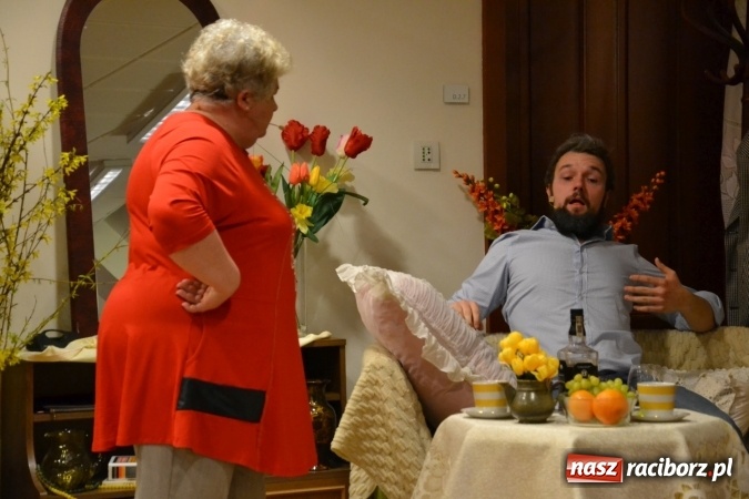 Zdjęcie w galerii na portalu naszraciborz.pl: Rozmówki na linii - premiera spektaklu na Zamku Piastowskim  wiadomości z regionu