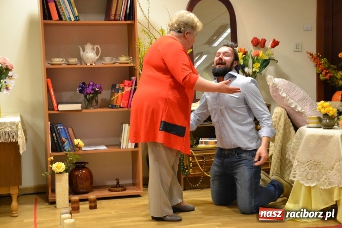 Zdjęcie w galerii na portalu naszraciborz.pl: Rozmówki na linii - premiera spektaklu na Zamku Piastowskim  wiadomości z regionu