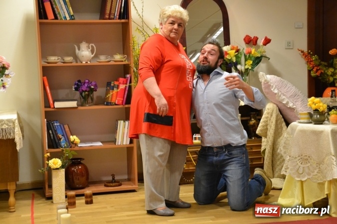 Zdjęcie w galerii na portalu naszraciborz.pl: Rozmówki na linii - premiera spektaklu na Zamku Piastowskim  wiadomości z regionu