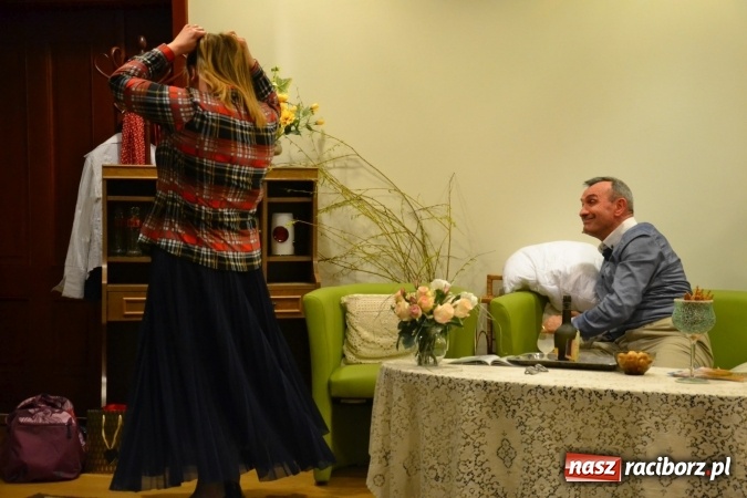 Zdjęcie w galerii na portalu naszraciborz.pl: Rozmówki na linii - premiera spektaklu na Zamku Piastowskim  wiadomości z regionu