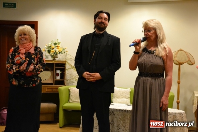 Zdjęcie w galerii na portalu naszraciborz.pl: Rozmówki na linii - premiera spektaklu na Zamku Piastowskim  wiadomości z regionu