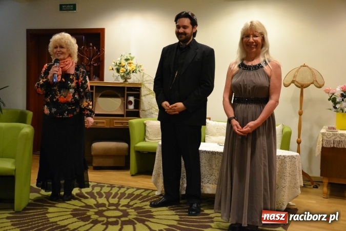 Zdjęcie w galerii na portalu naszraciborz.pl: Rozmówki na linii - premiera spektaklu na Zamku Piastowskim  wiadomości z regionu