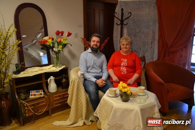 Zdjęcie w galerii na portalu naszraciborz.pl: Rozmówki na linii - premiera spektaklu na Zamku Piastowskim  wiadomości z regionu