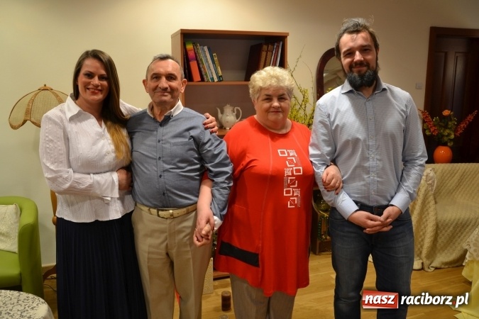 Zdjęcie w galerii na portalu naszraciborz.pl: Rozmówki na linii - premiera spektaklu na Zamku Piastowskim  wiadomości z regionu