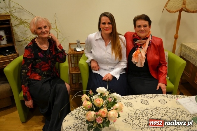 Zdjęcie w galerii na portalu naszraciborz.pl: Rozmówki na linii - premiera spektaklu na Zamku Piastowskim  wiadomości z regionu