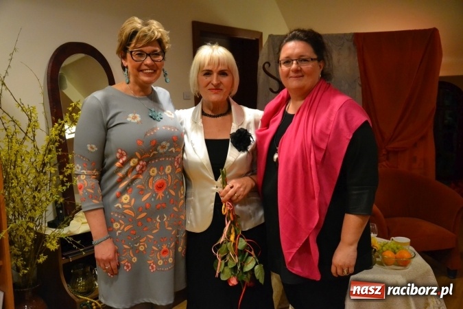 Zdjęcie w galerii na portalu naszraciborz.pl: Rozmówki na linii - premiera spektaklu na Zamku Piastowskim  wiadomości z regionu