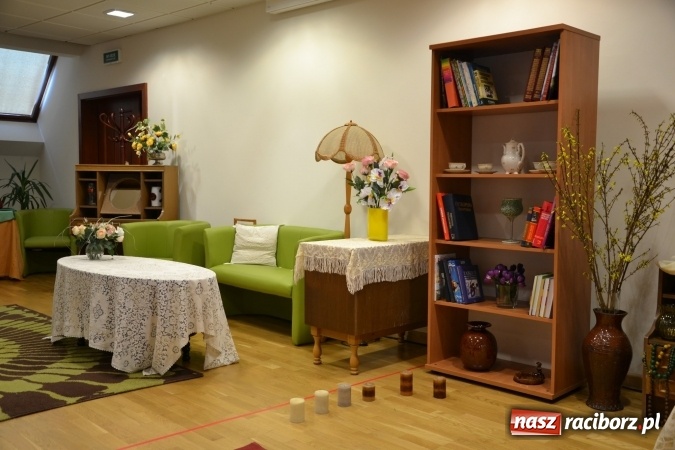 Zdjęcie w galerii na portalu naszraciborz.pl: Rozmówki na linii - premiera spektaklu na Zamku Piastowskim  wiadomości z regionu